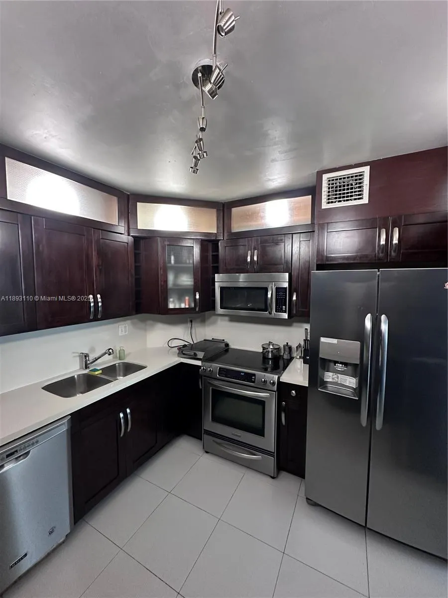 300 Bayview Dr, #1206