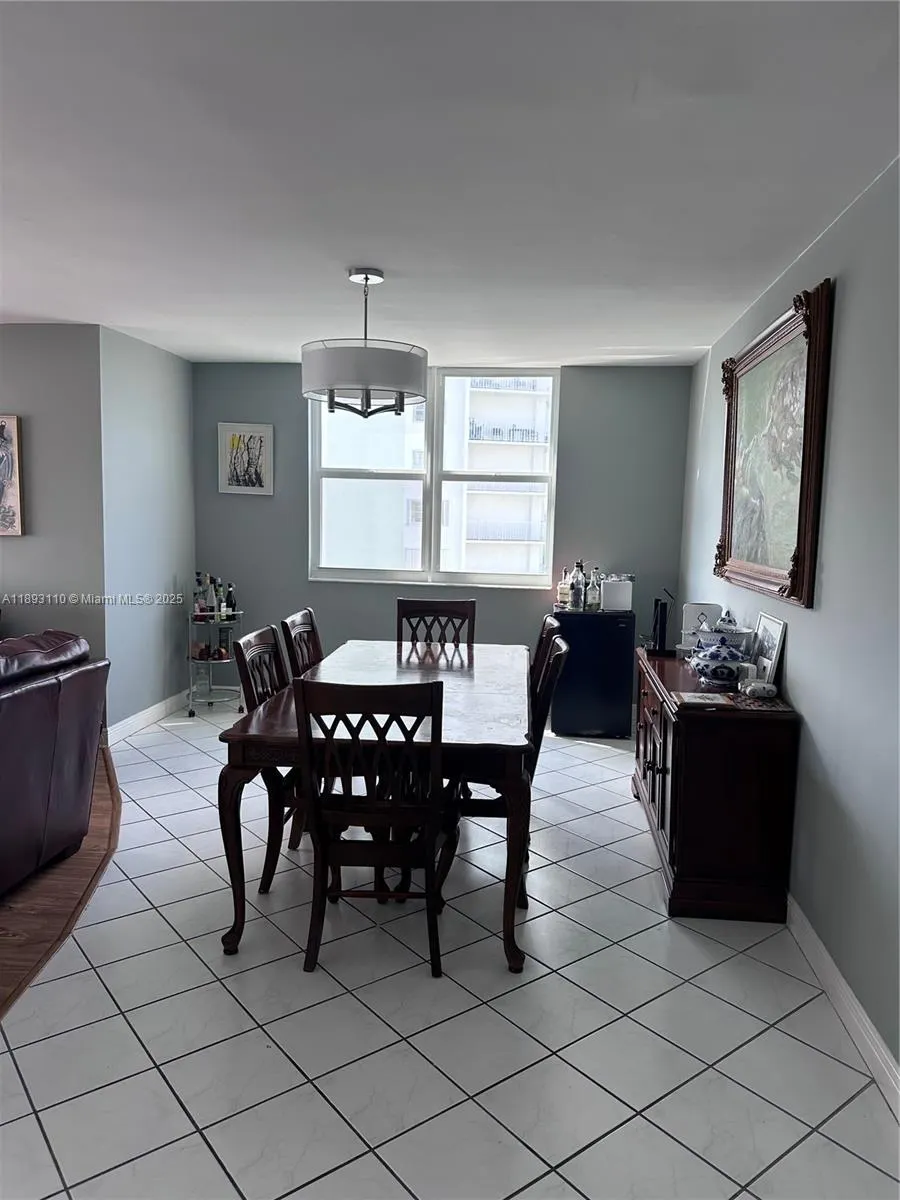 300 Bayview Dr, #1206