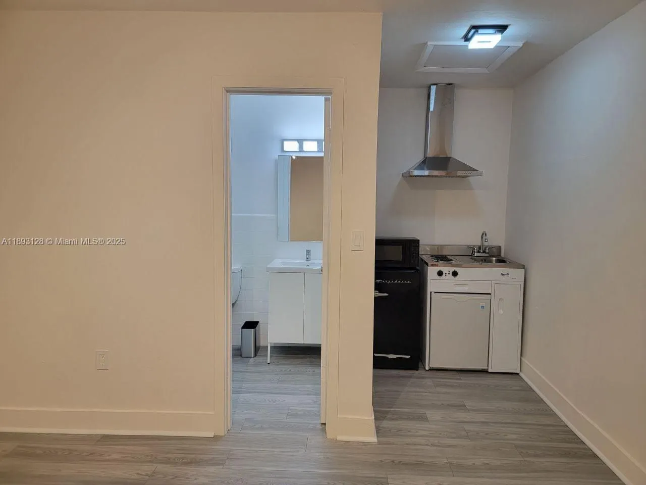 3300 SW 9th Ter
