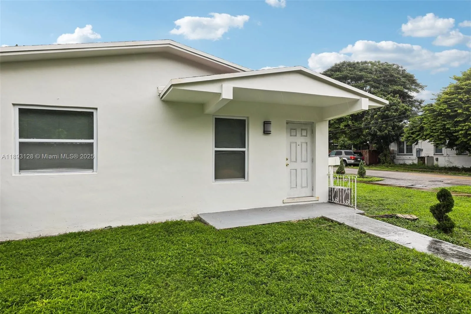 3300 SW 9th Ter