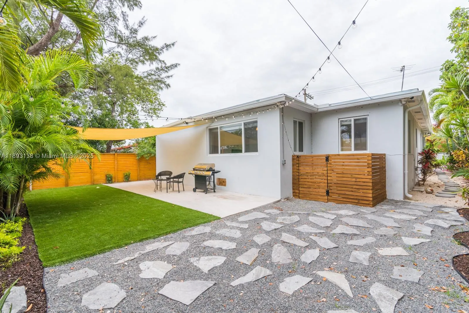 44 NW 40th St