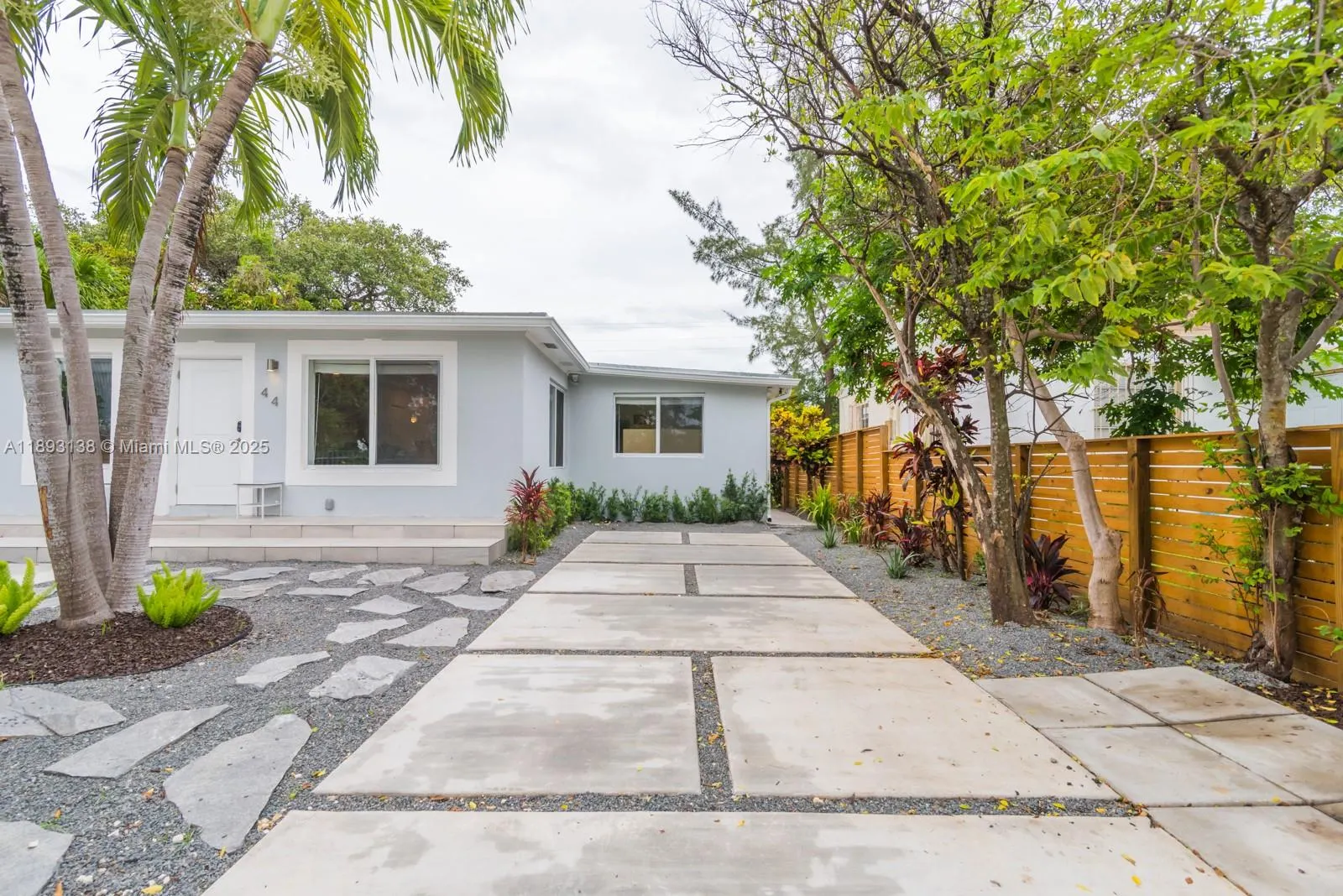 44 NW 40th St