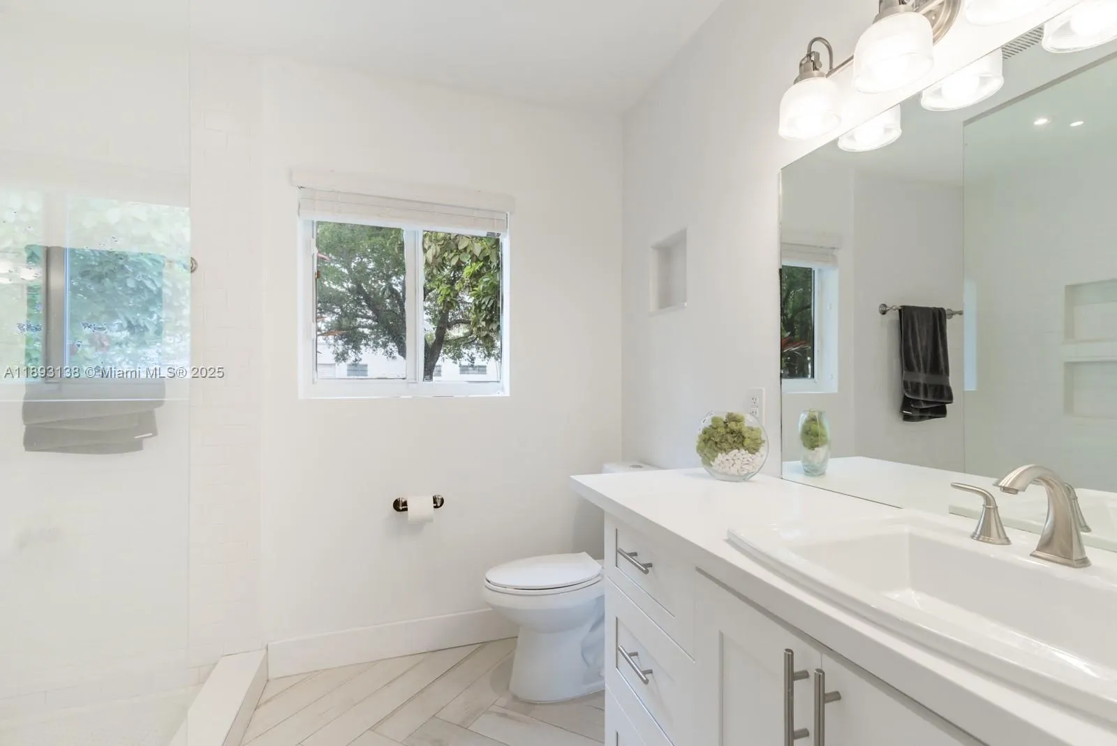 44 NW 40th St