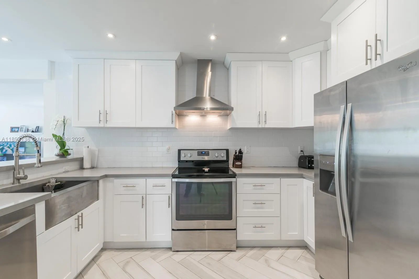 44 NW 40th St