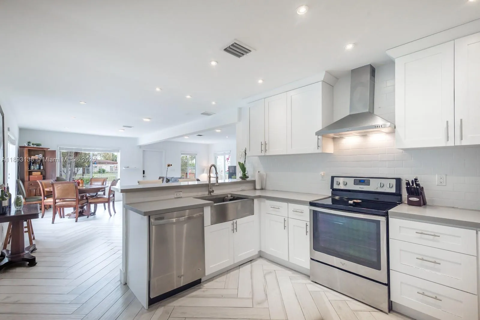 44 NW 40th St