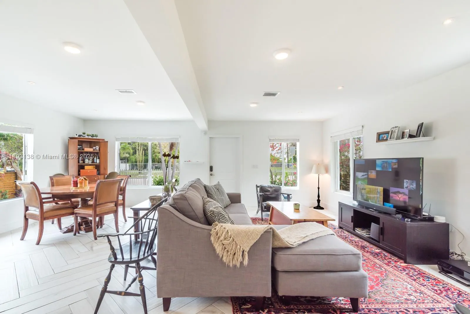 44 NW 40th St
