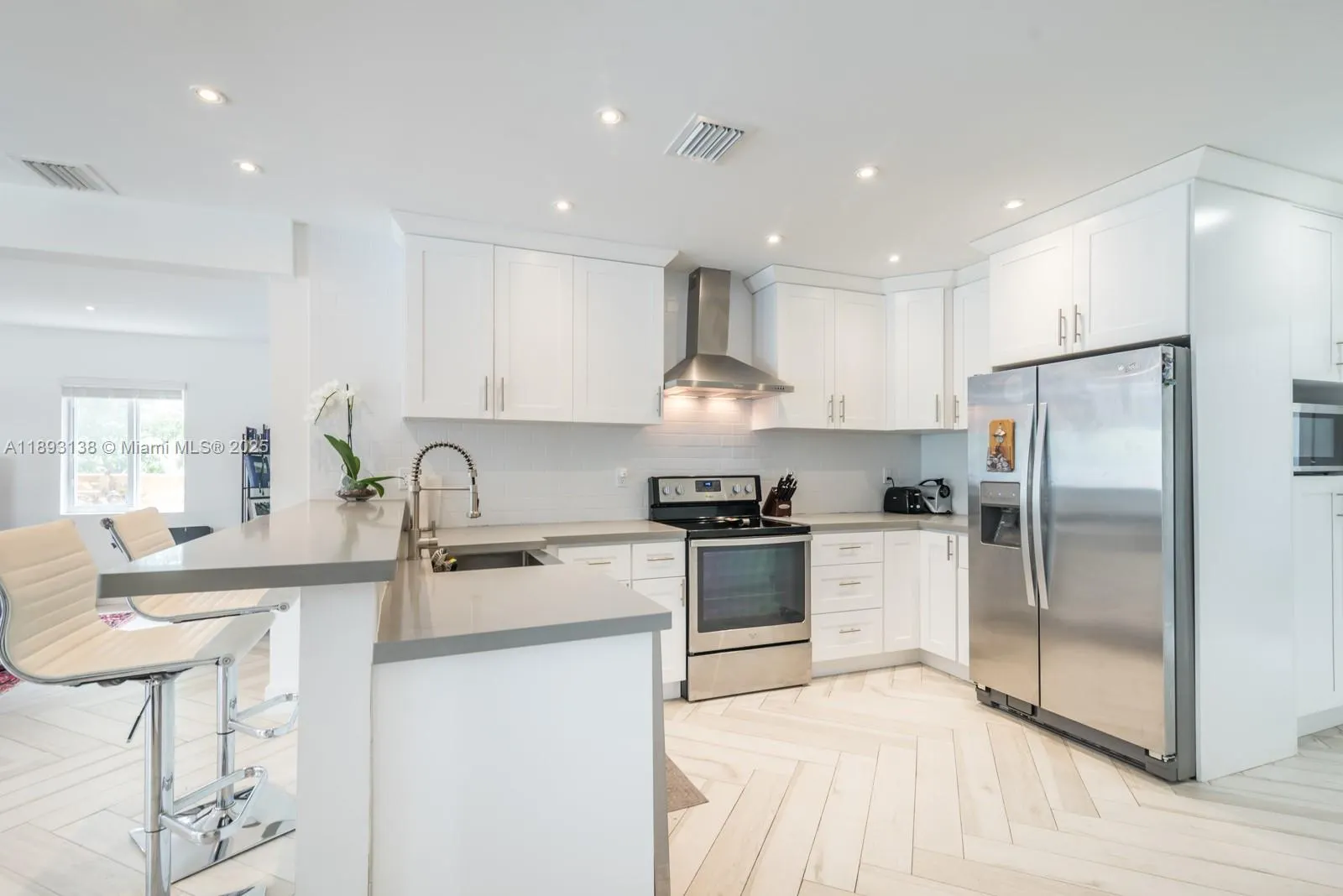 44 NW 40th St
