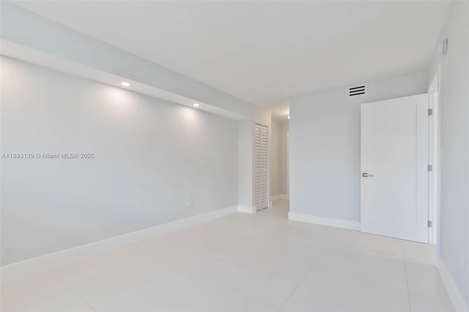 1665 Bay Rd, #522