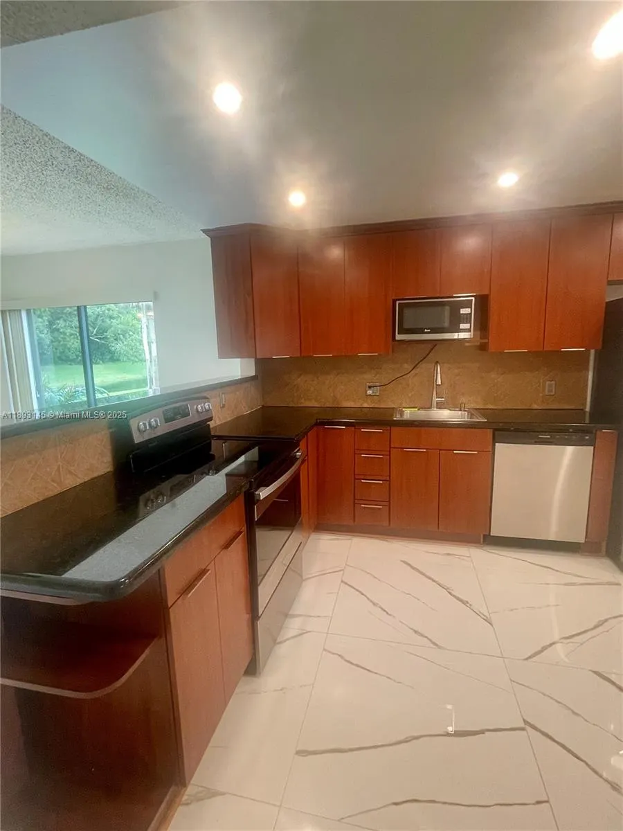 403 Lakeview Dr, #106
