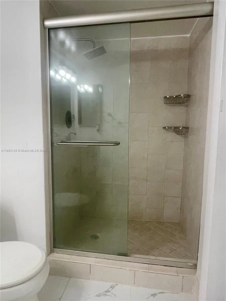 403 Lakeview Dr, #106
