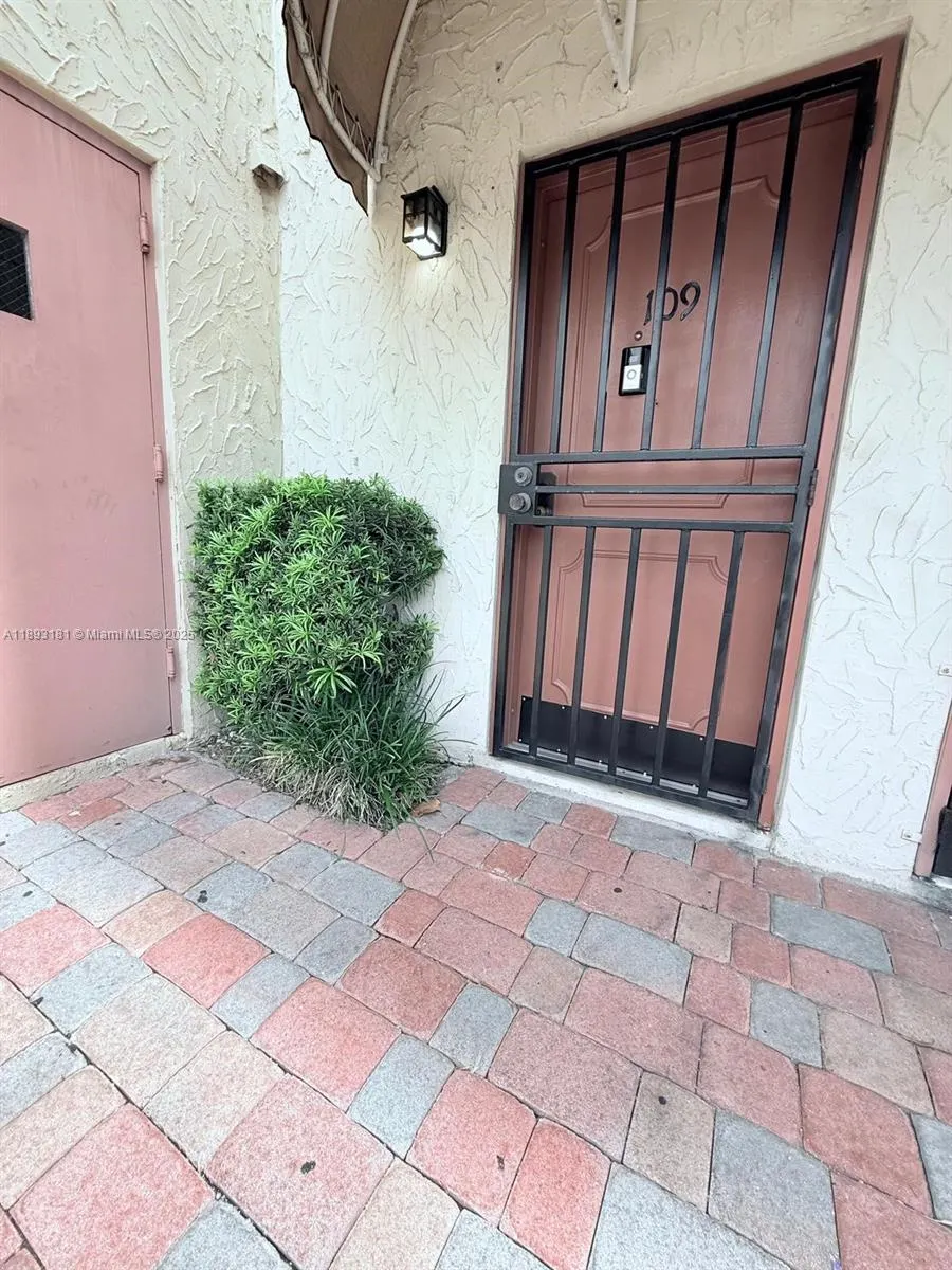 300 NW 42nd Ave, #109