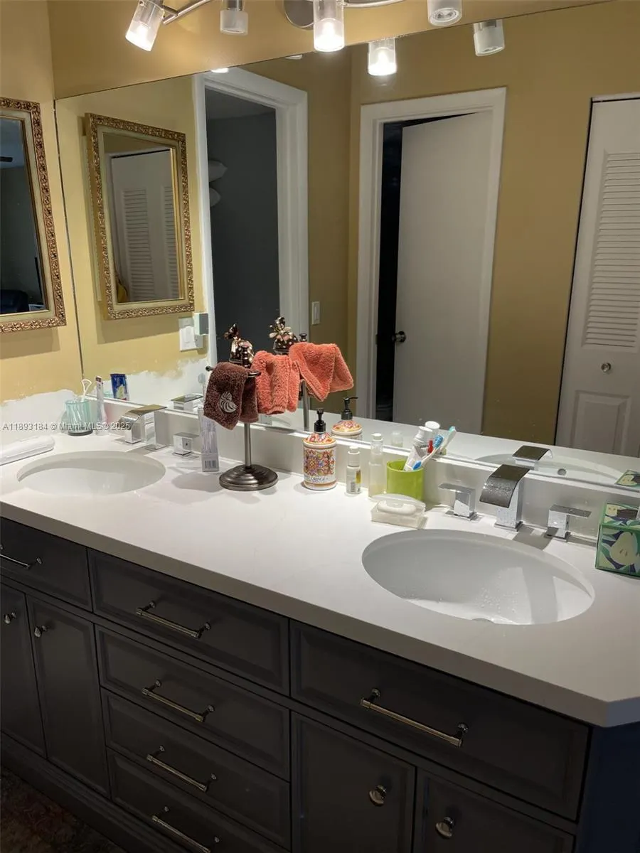 1640 NW 19th Ter, #103