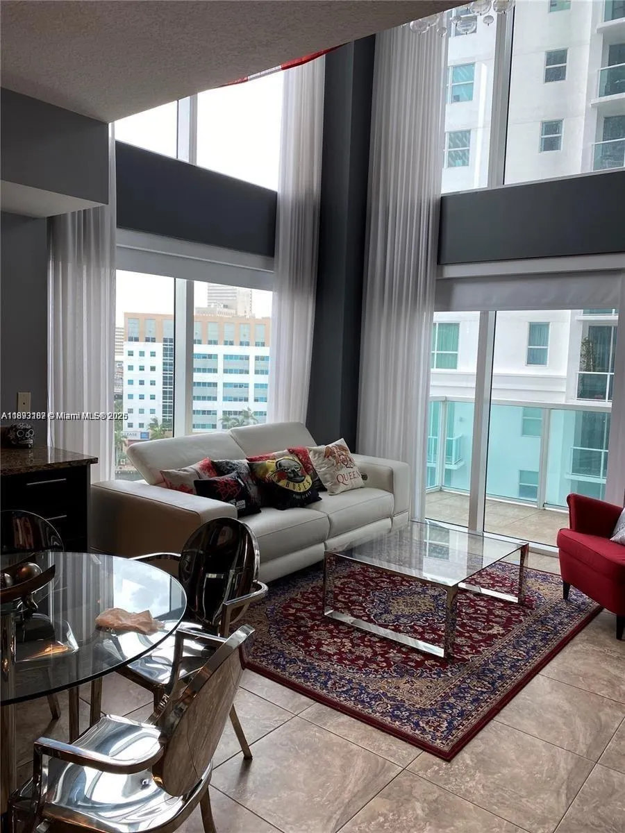 41 SE 5th St, #717