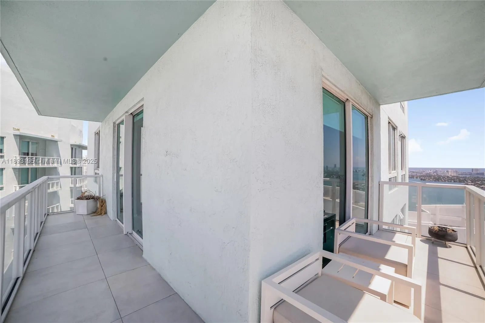 1900 N Bayshore Dr, #4411