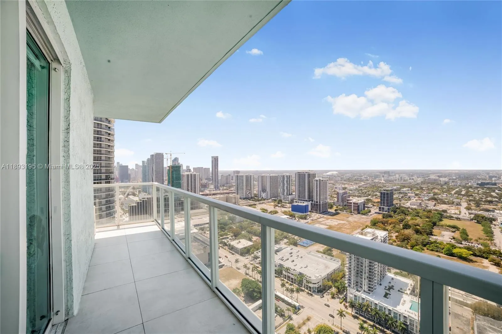 1900 N Bayshore Dr, #4411