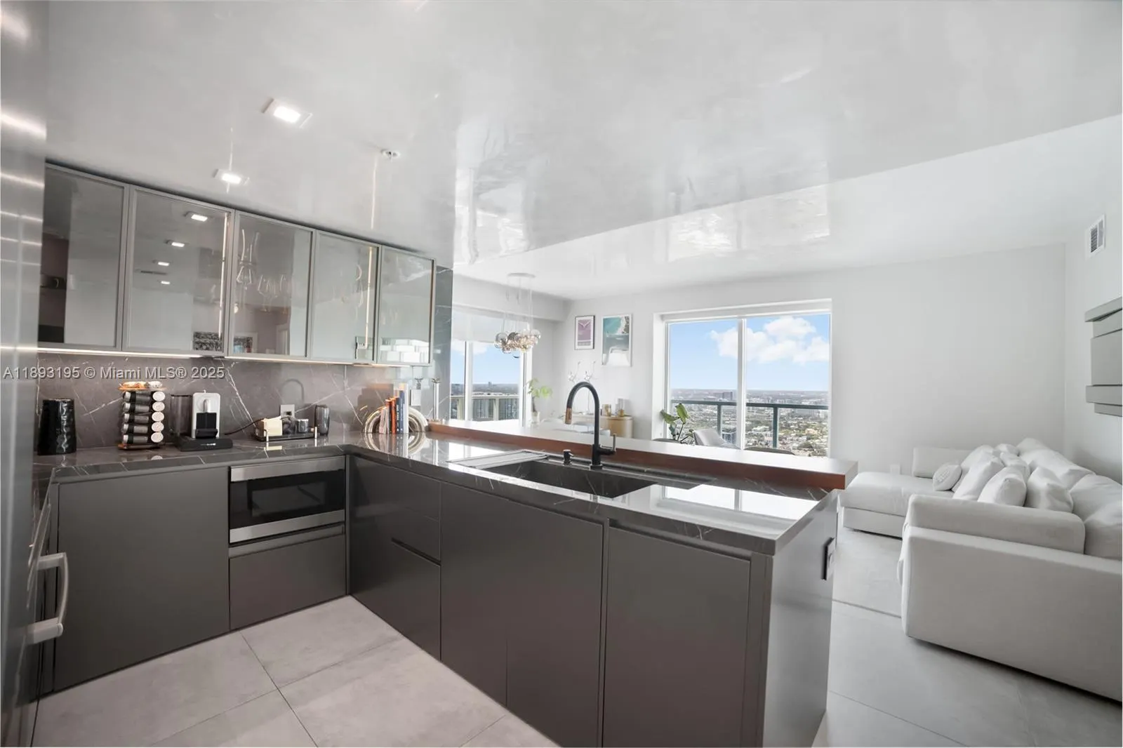 1900 N Bayshore Dr, #4411
