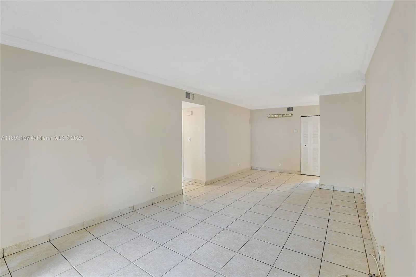 104 Gardens Dr, #103