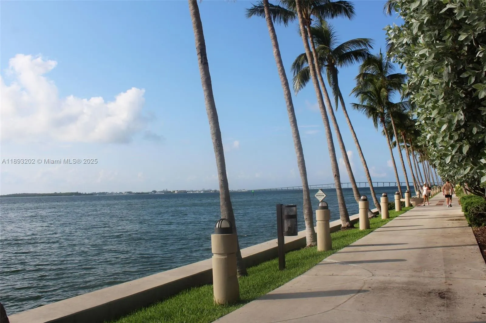 540 Brickell Key Dr, #522