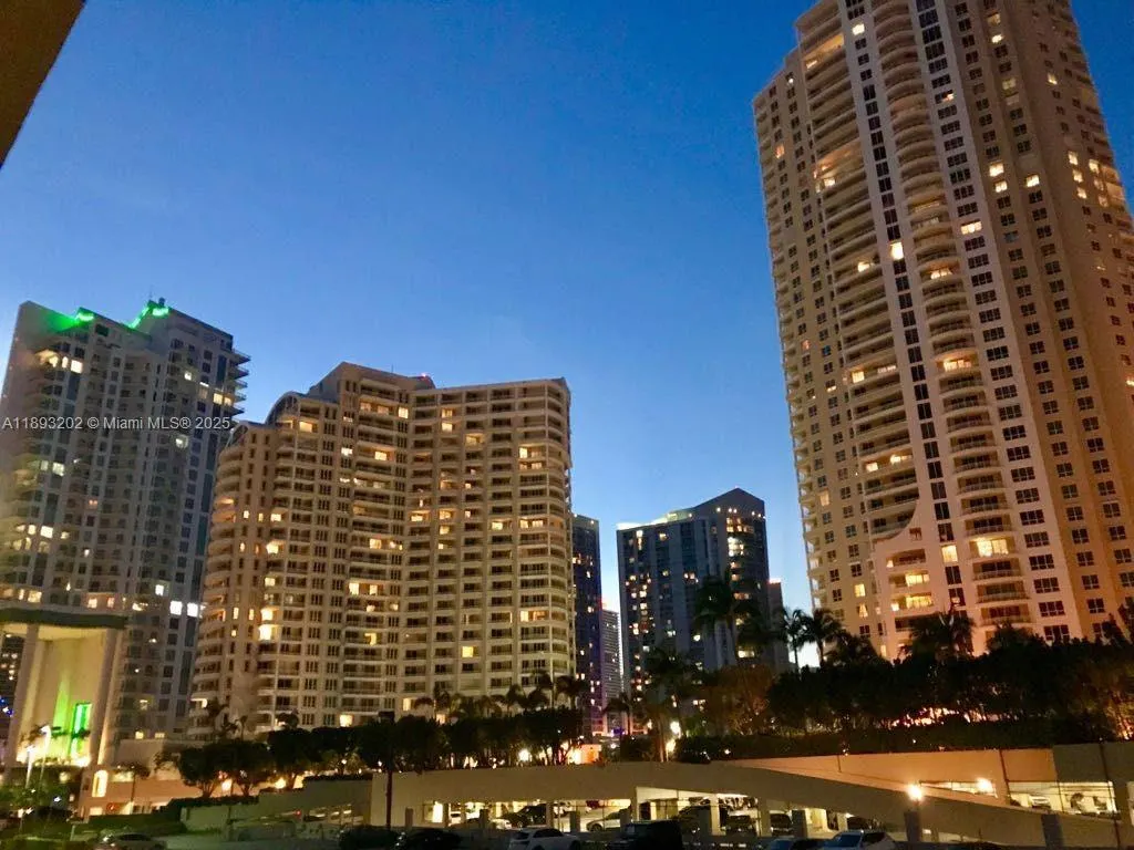 540 Brickell Key Dr, #522