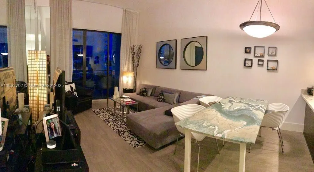 540 Brickell Key Dr, #522