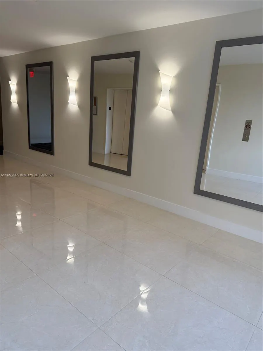 540 Brickell Key Dr, #522