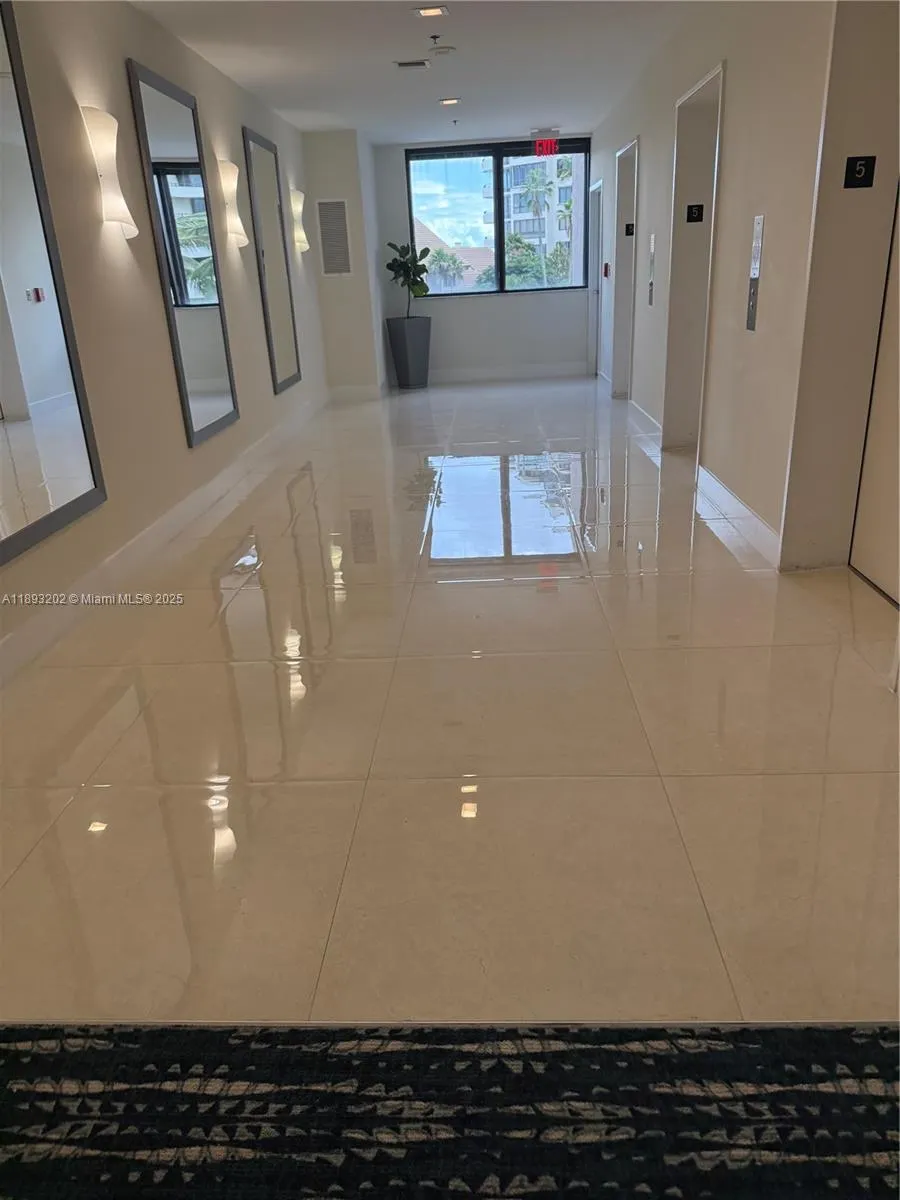 540 Brickell Key Dr, #522