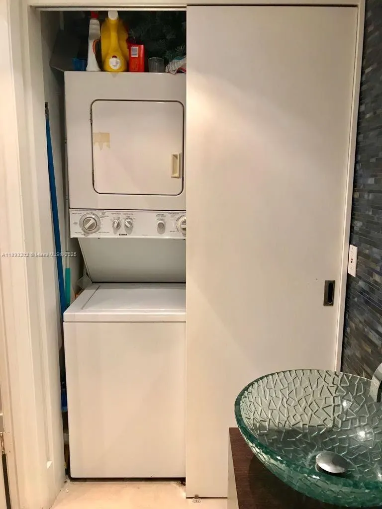 540 Brickell Key Dr, #522