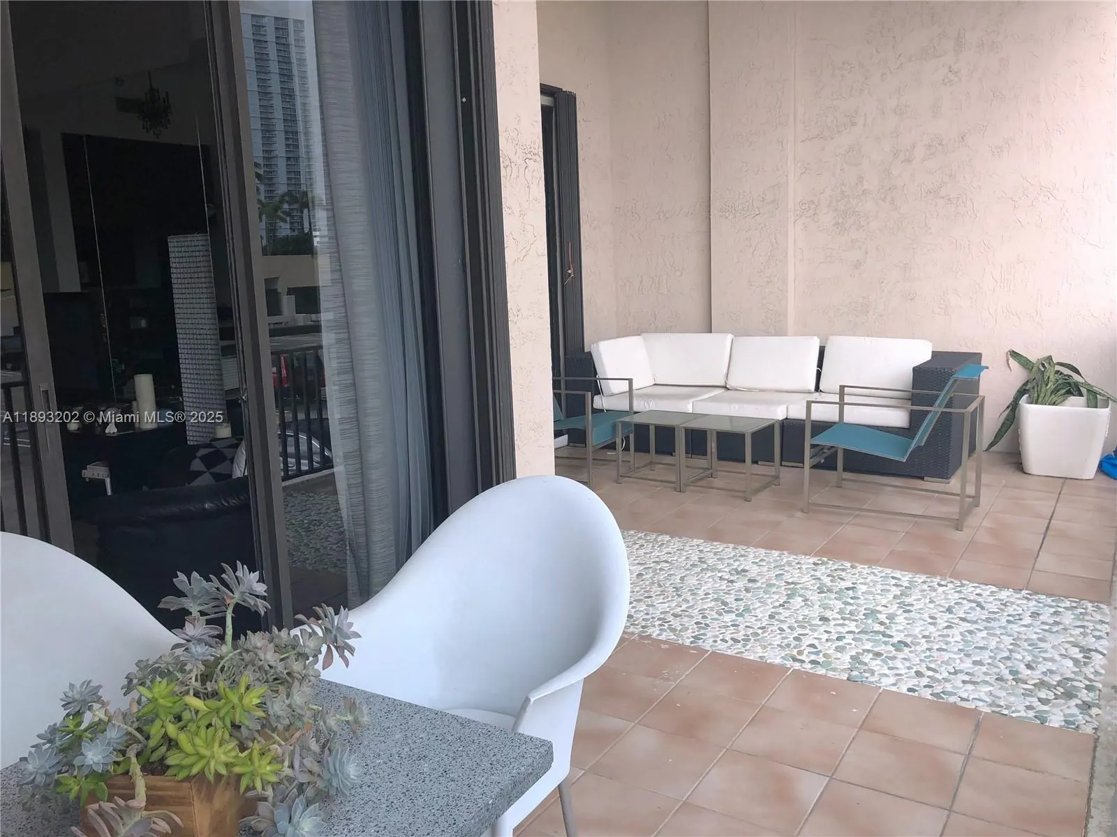 540 Brickell Key Dr, #522