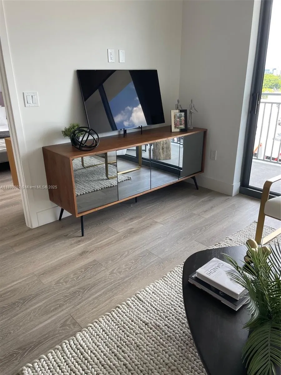 540 Brickell Key Dr, #522