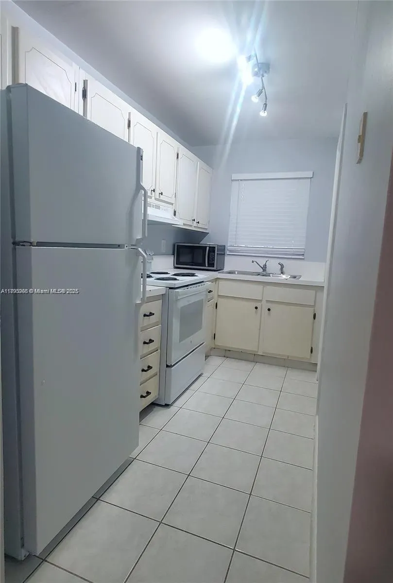 250 Layne Blvd, #106