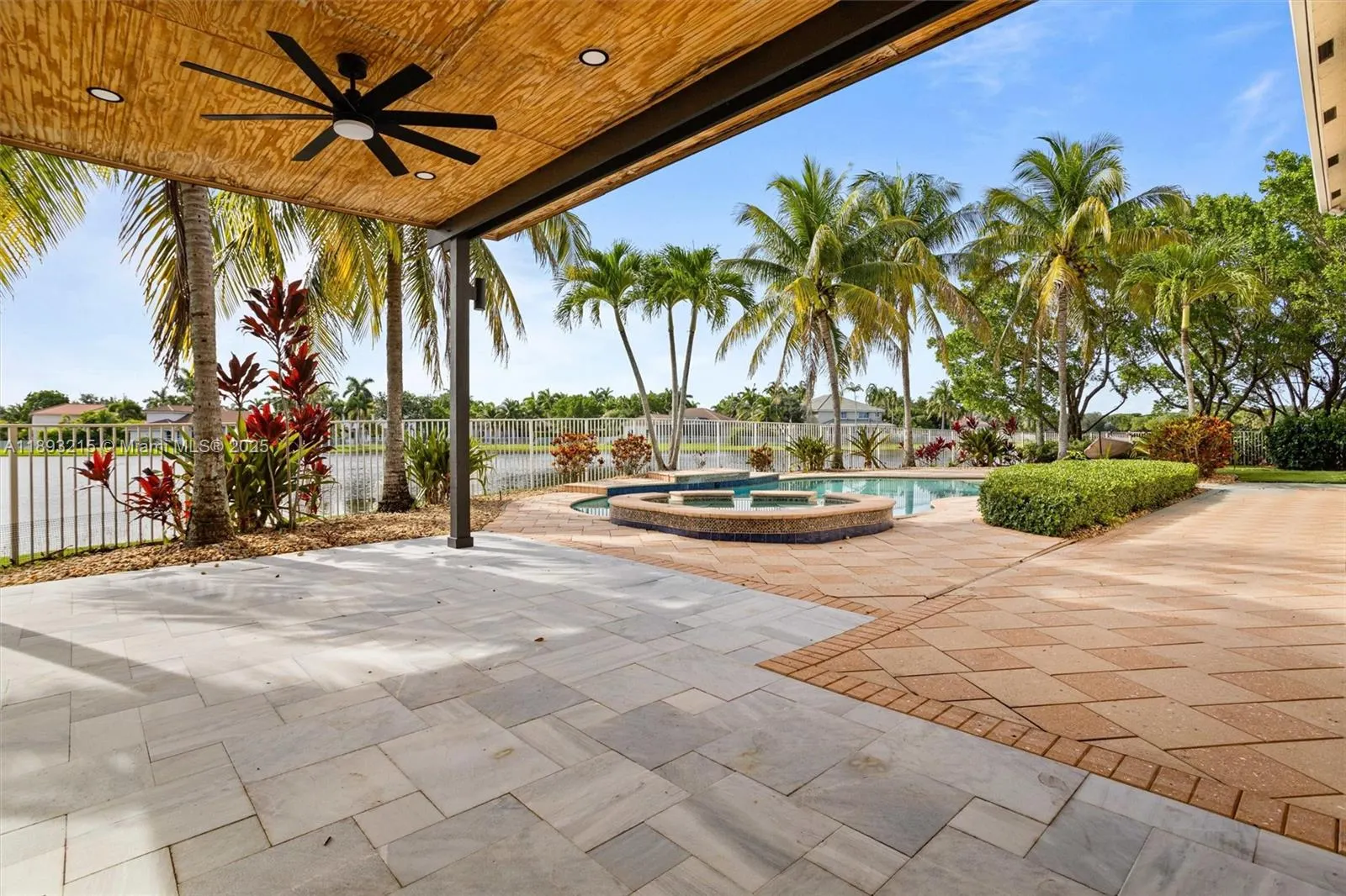 926 Marina Dr