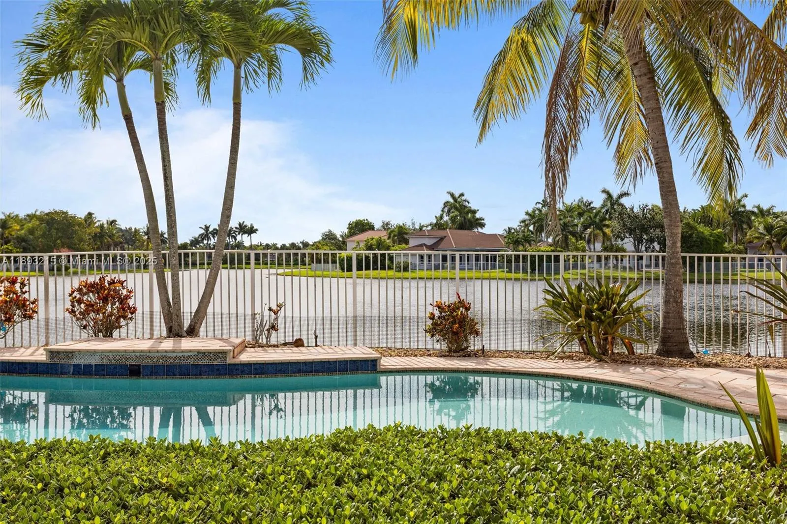 926 Marina Dr