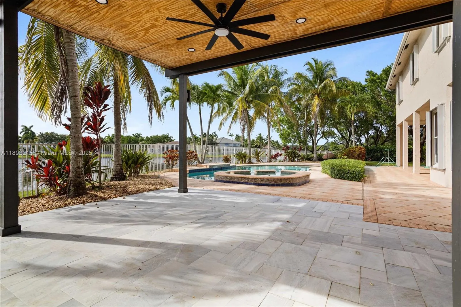 926 Marina Dr