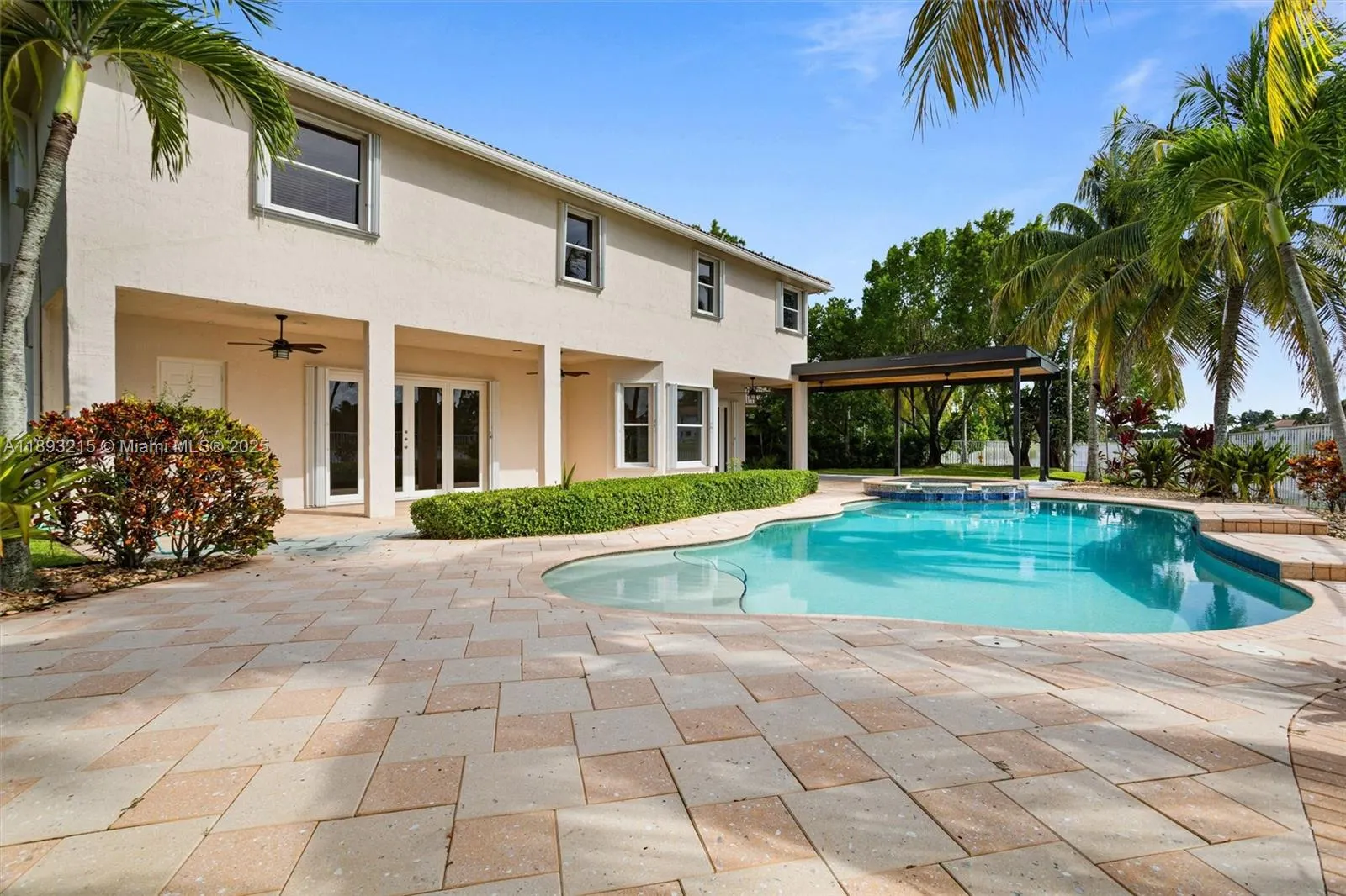 926 Marina Dr