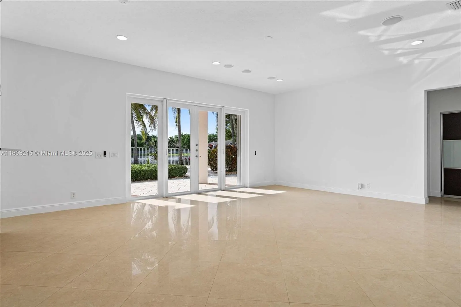926 Marina Dr