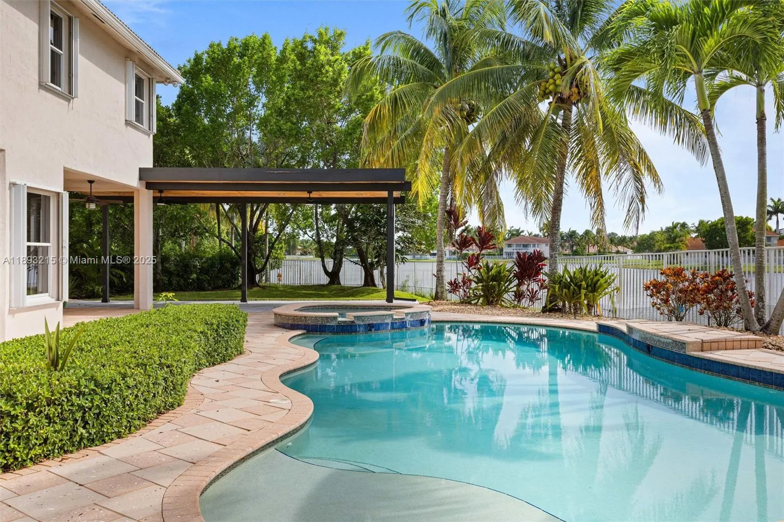 926 Marina Dr