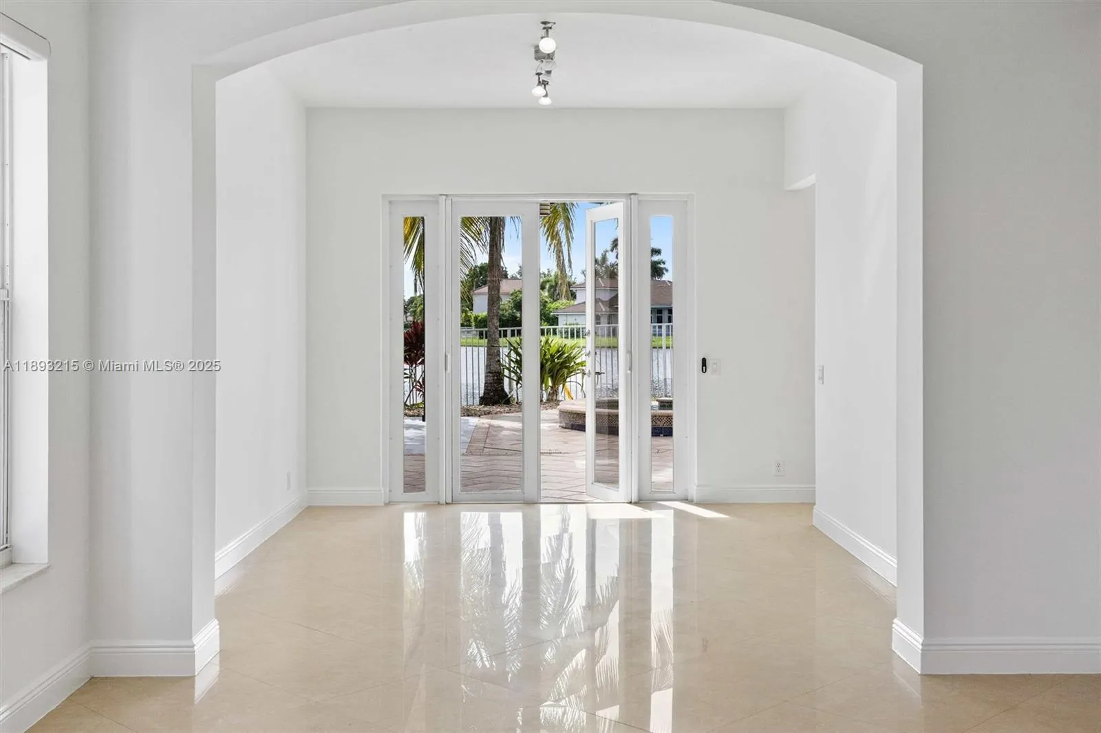 926 Marina Dr