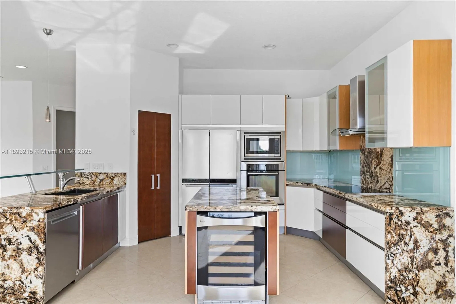 926 Marina Dr
