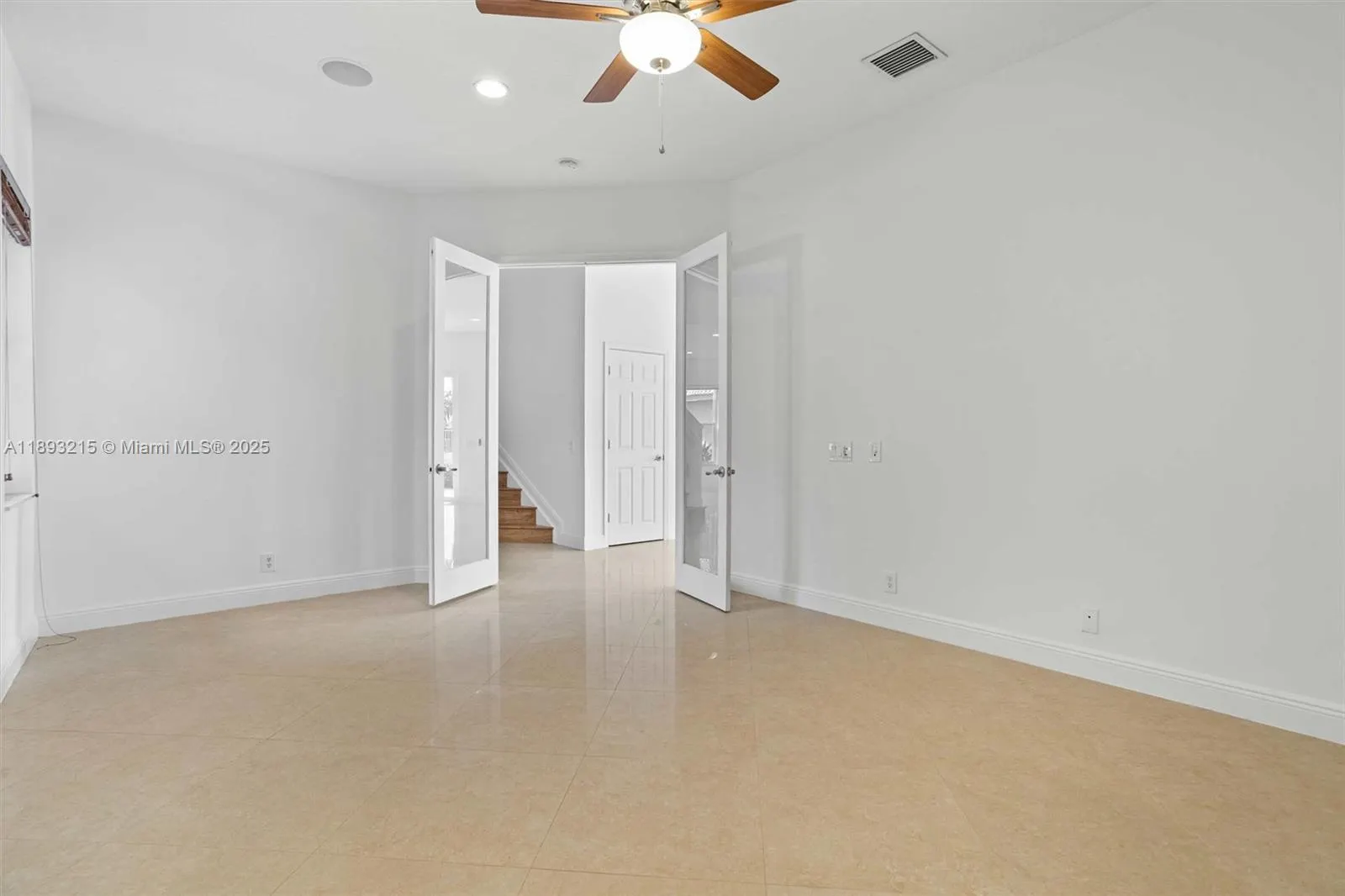 926 Marina Dr