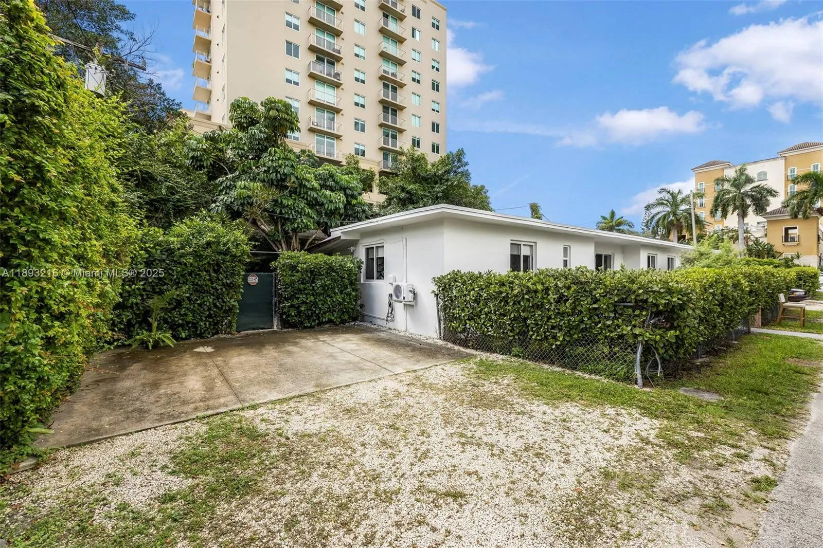 3690 SW 9th Ter