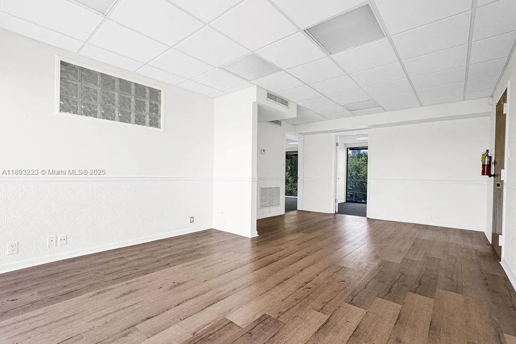 150 SE 12th St, #300
