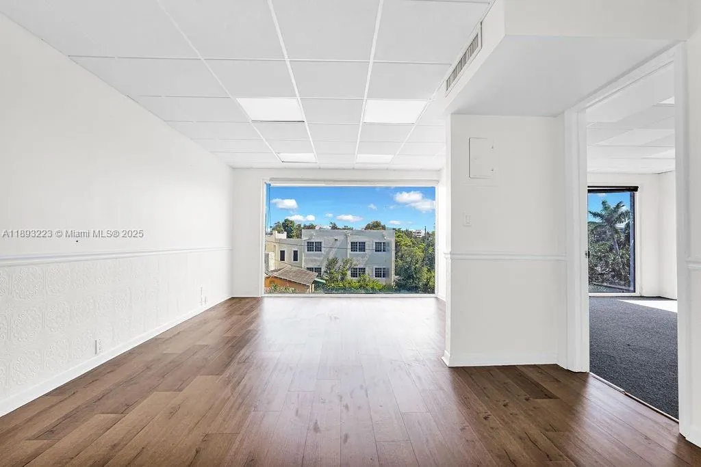 150 SE 12th St, #300