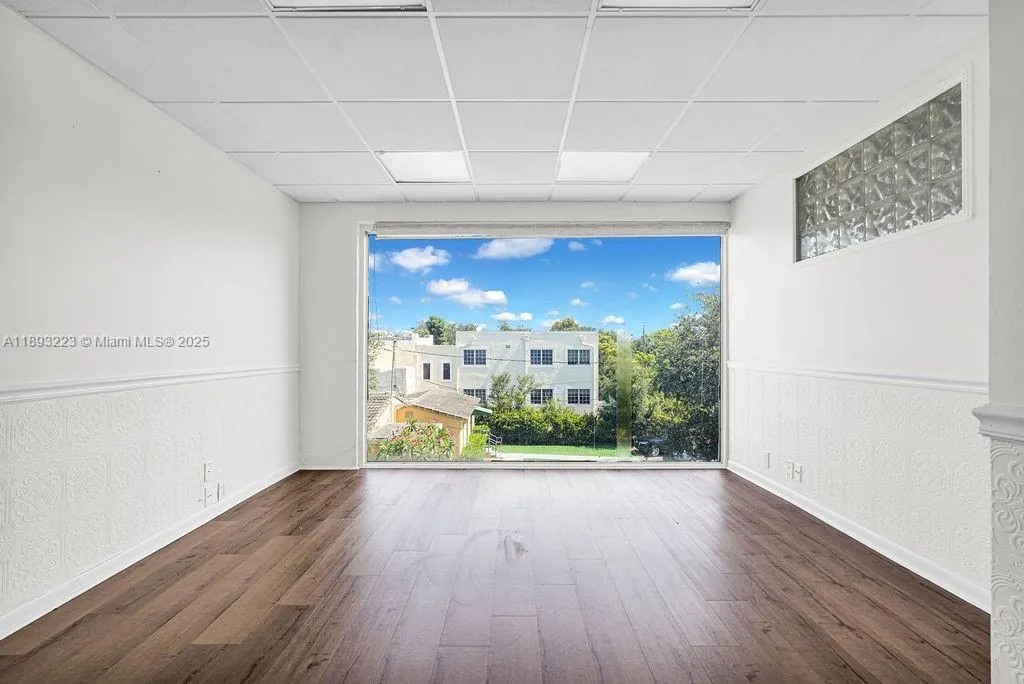 150 SE 12th St, #300