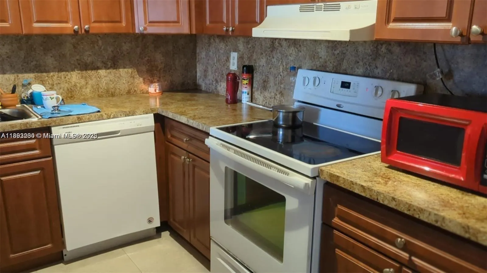 6960 Miami Gardens Dr, #2-420