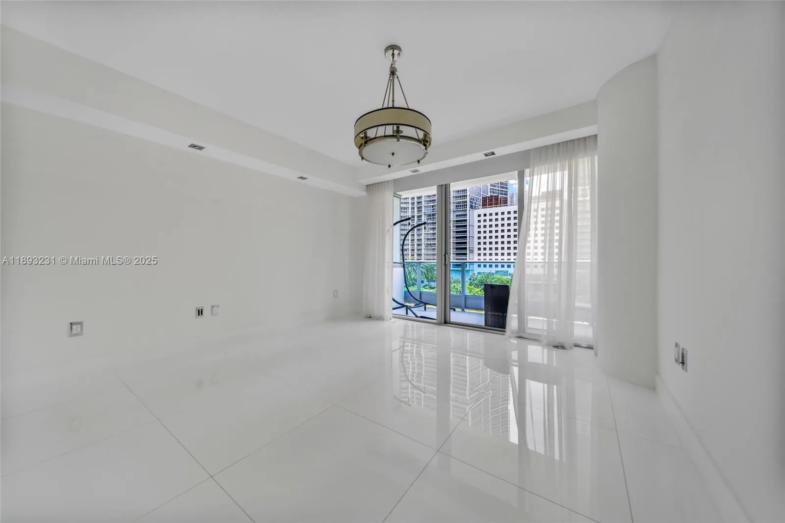 200 Biscayne Boulevard Way, #305