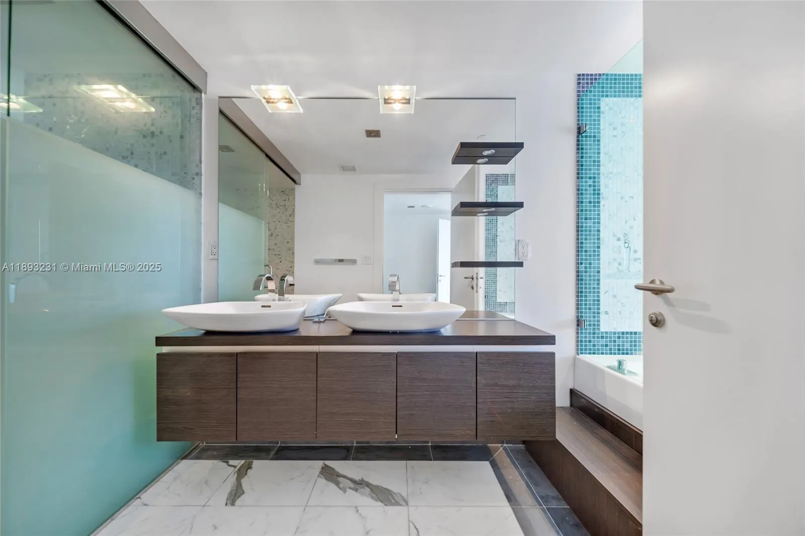 200 Biscayne Boulevard Way, #305