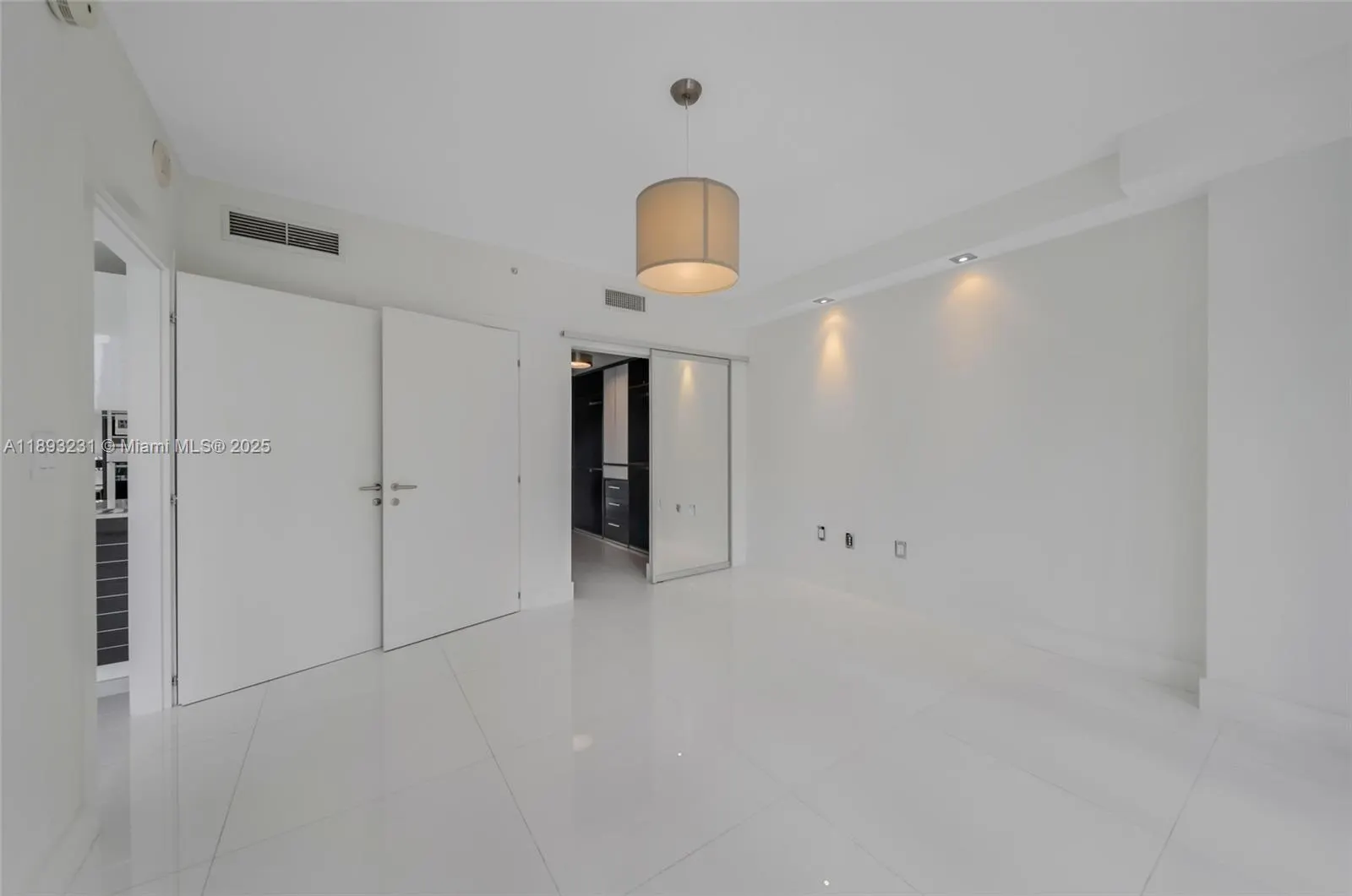 200 Biscayne Boulevard Way, #305
