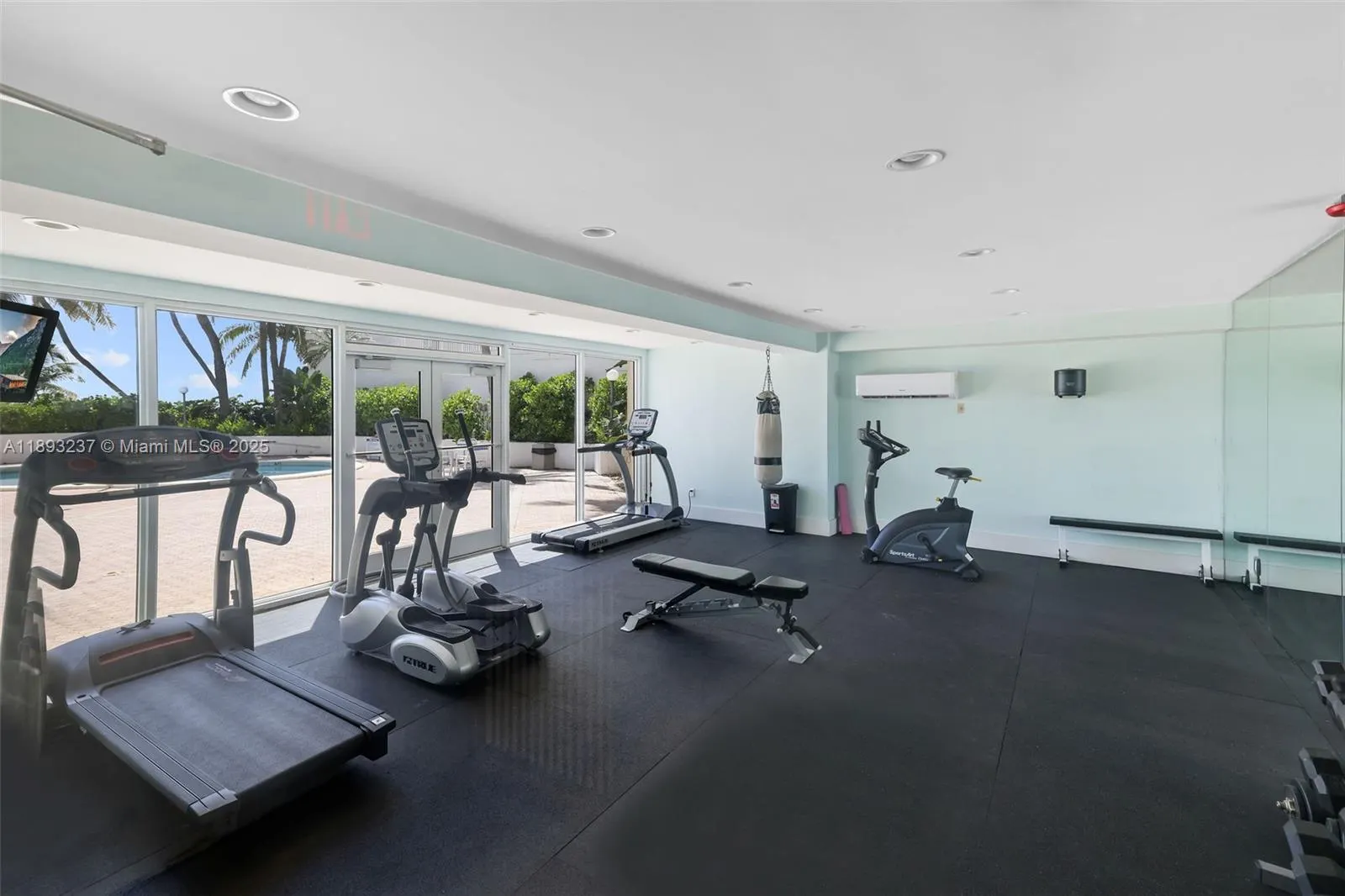 5415 Collins Ave, #304