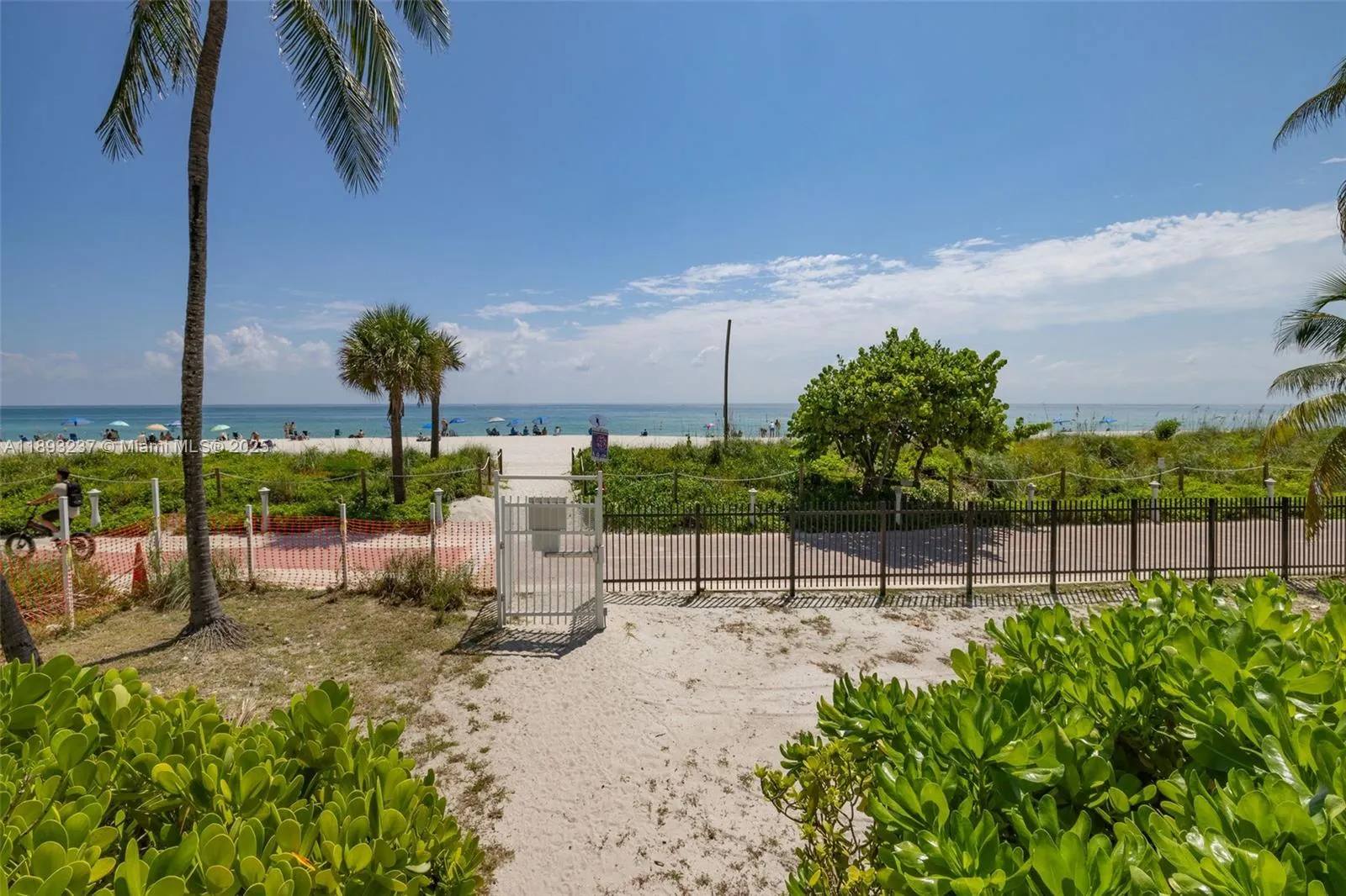 5415 Collins Ave, #304