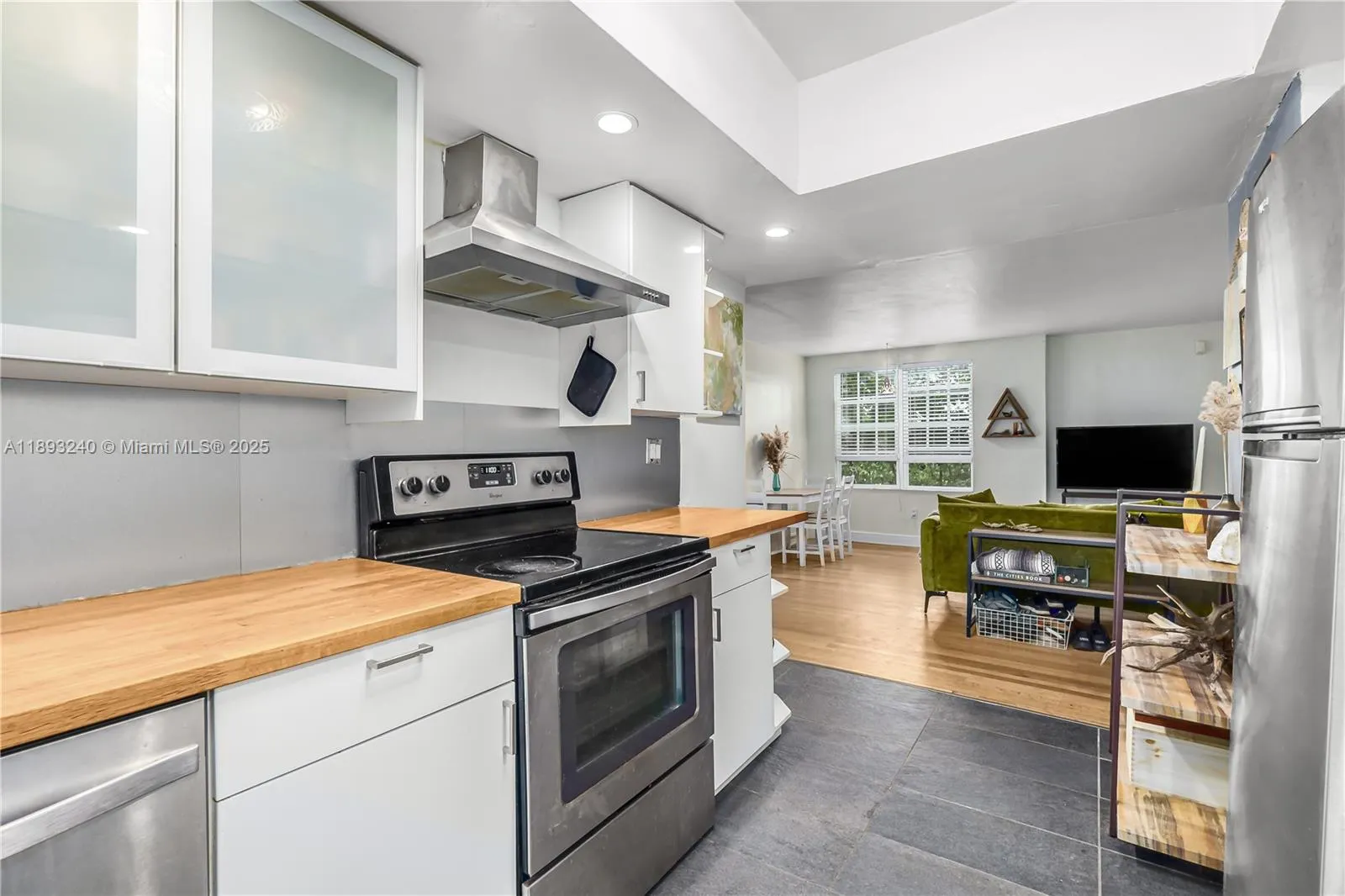 932 7th St, #932A